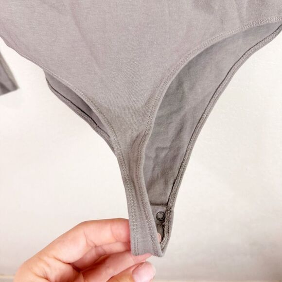 Abercrombie One Piece Bodysuit Long Sleeve Square Neckline Size Large Thong - Picture 4 of 5